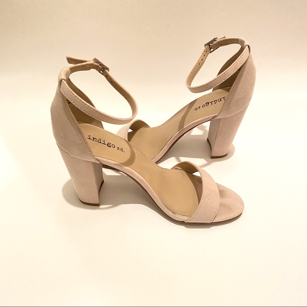INDIGO RD. BRADLEE PEEP TOE BLOCK HEELS